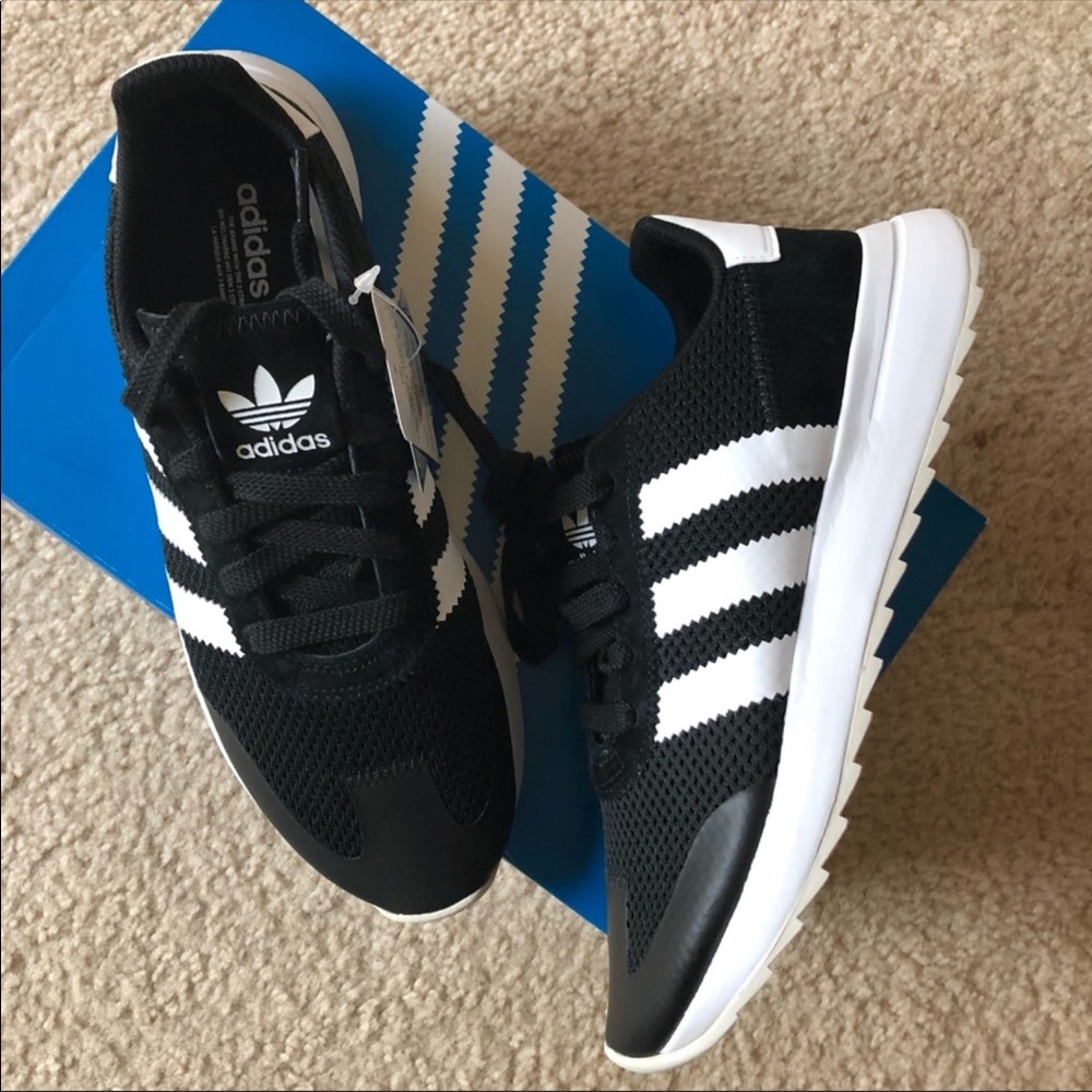 Adidas origainals flashback black & white sneaker - Picture 1 of 7